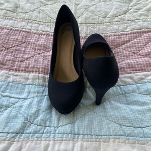 Chelsea Moreland black heals size 7
